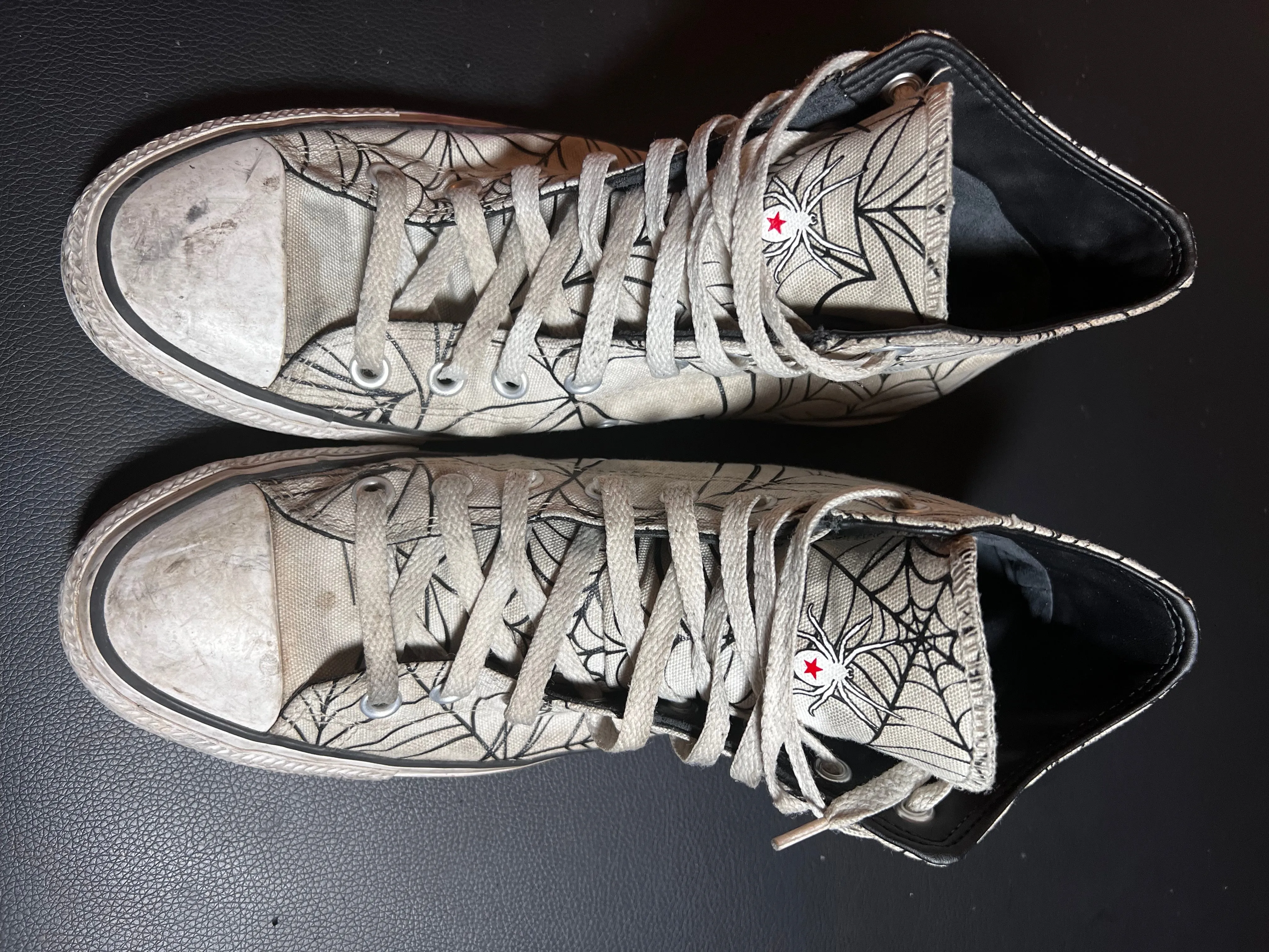 Maty - Stage Worn Converse