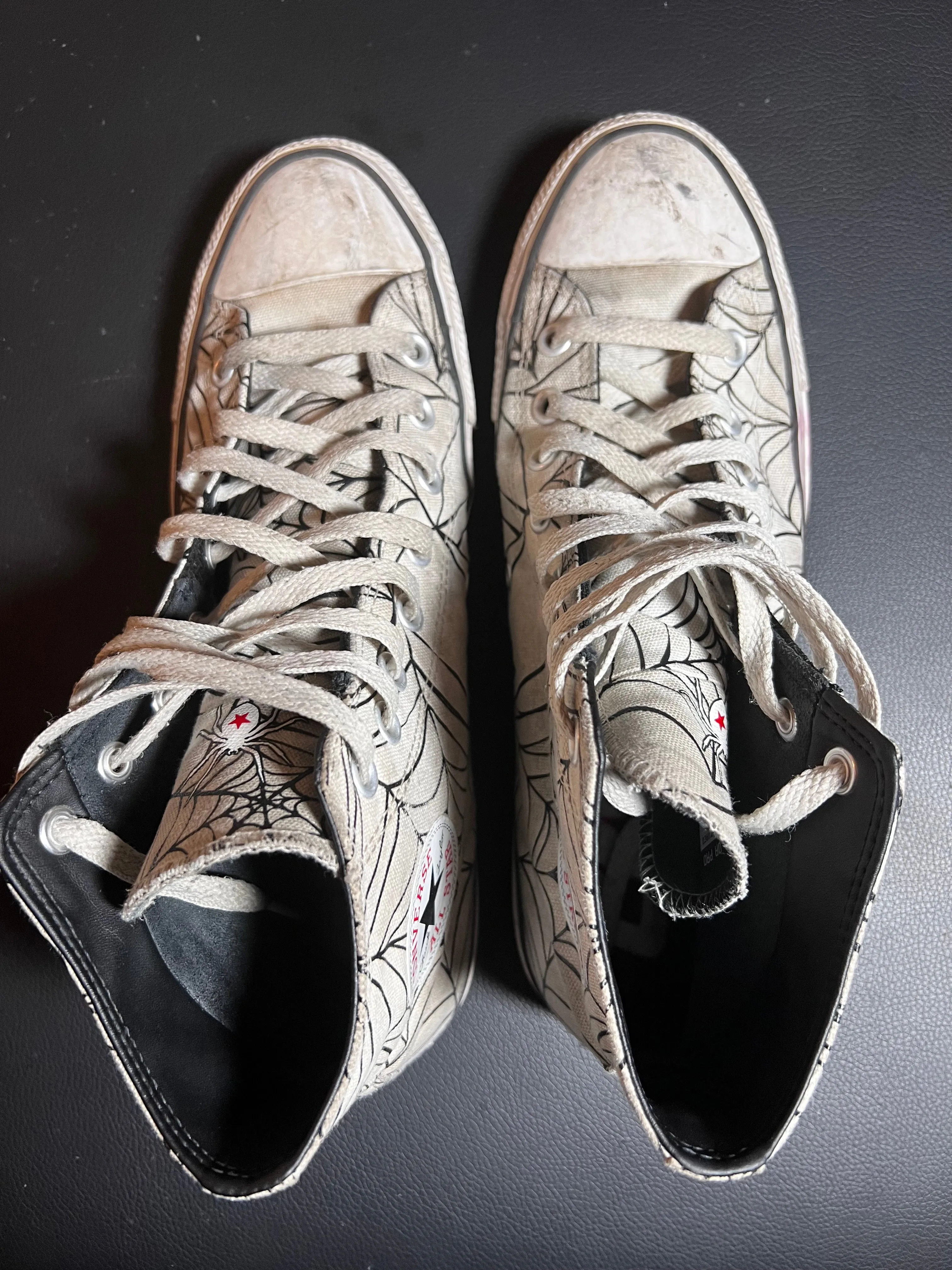 Maty - Stage Worn Converse