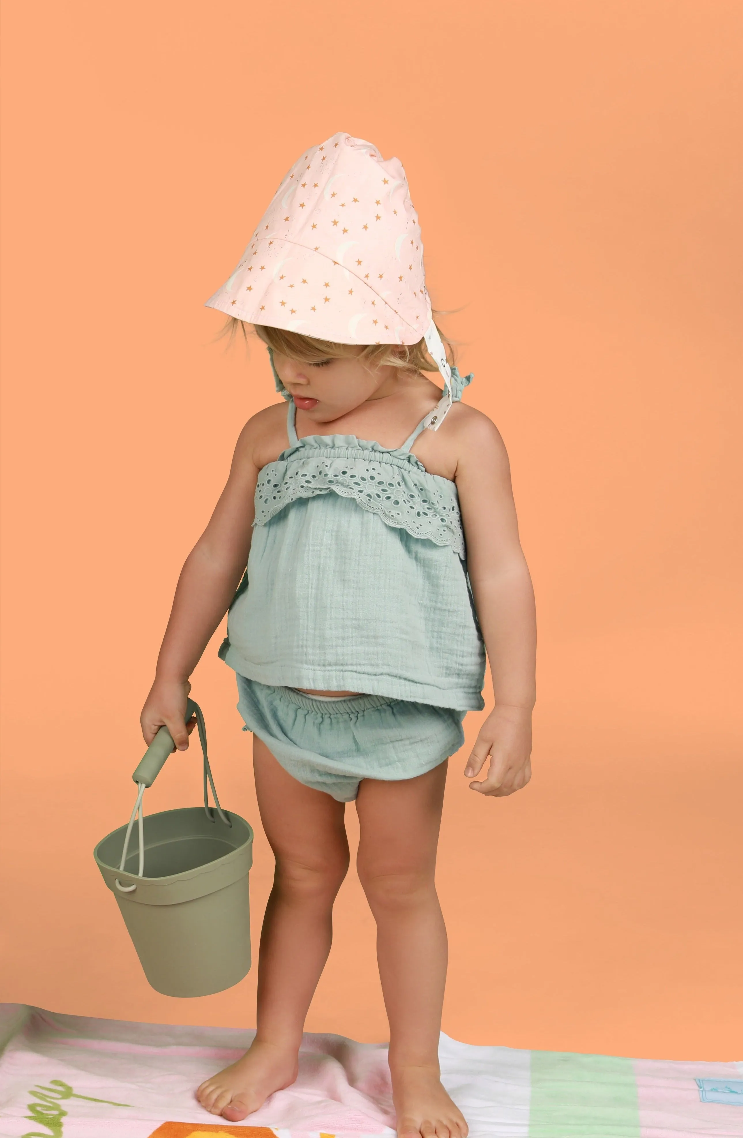 Rainbow Daydreams Bonnet
